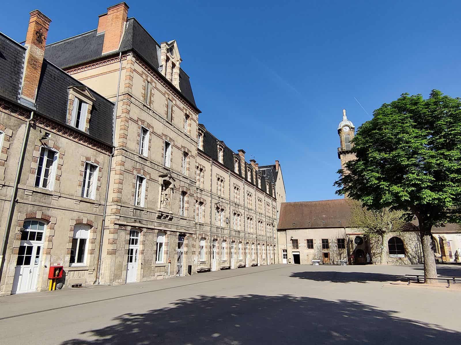 圣博努瓦高中校区